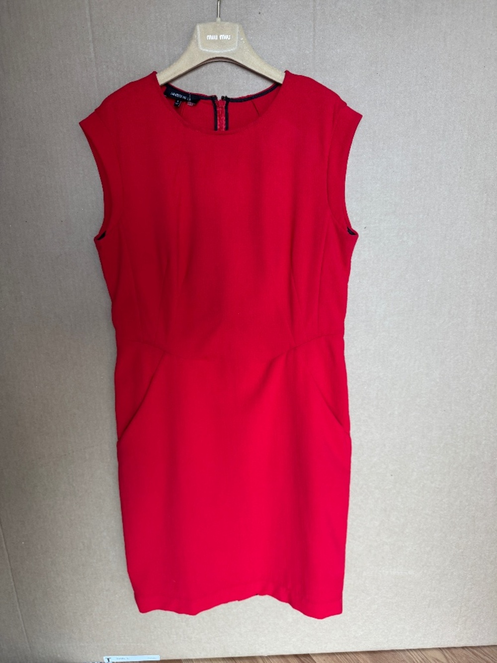 LAFAYETTE 148 NEW YORK knee length dress, Stretchy w/ back slit, Size 8